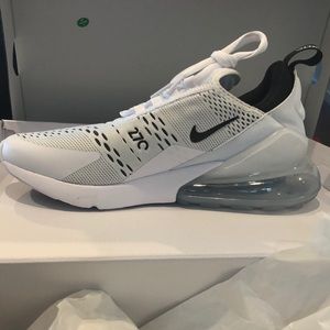 Nike women's AIR MAX 270